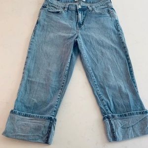Levi's light blue denim cuffed cropped capri 515 jeans